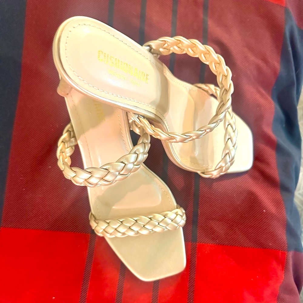 Cushionaire Women's Elegant Gold Braided Heels - Picture 4 of 4